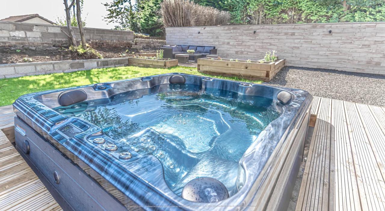 Lovely 1-Bed Cottage In Kelty With Hot Tub Exteriér fotografie